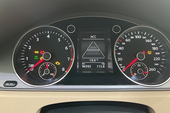 Volkswagen Passat 7 of 9