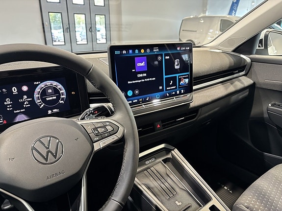 Volkswagen T-Roc 13 of 17
