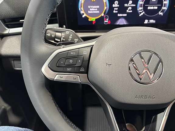 Volkswagen T-Roc 11 of 17