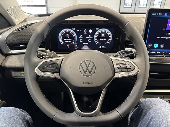 Volkswagen T-Roc 10 of 17