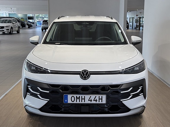 Volkswagen T-Roc 2 of 17