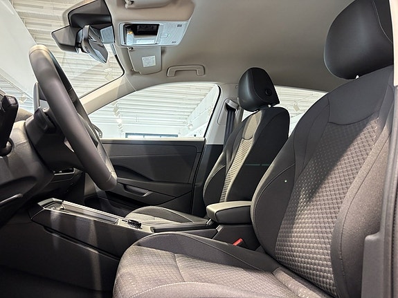 Volkswagen T-Roc 9 of 17