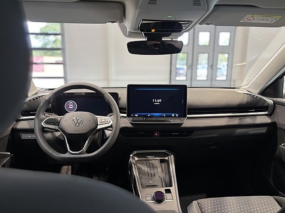 Volkswagen T-Roc 8 of 17
