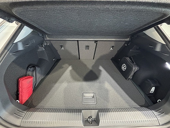 Volkswagen T-Roc 6 of 17