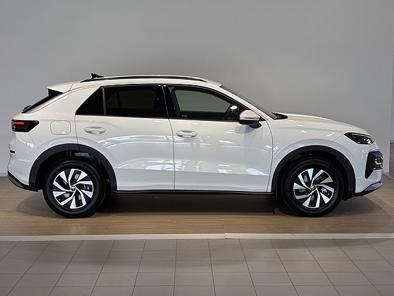 Volkswagen T-Roc 3 of 17