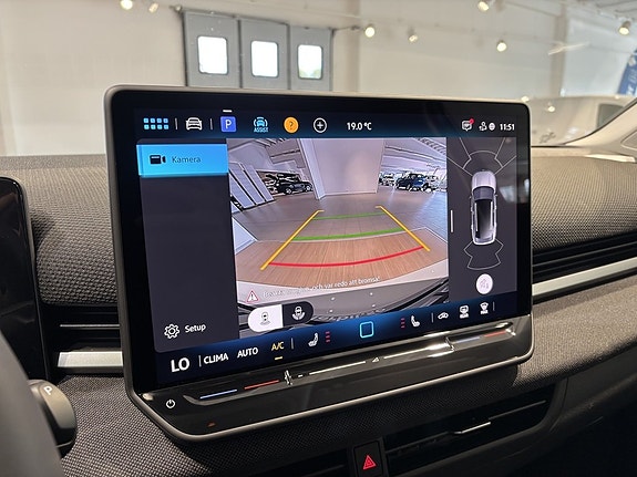 Volkswagen T-Roc 16 of 17