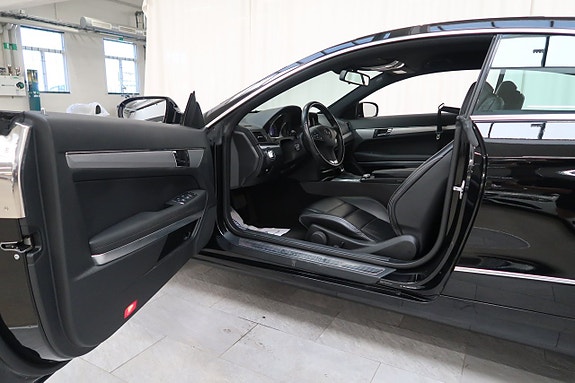 Mercedes-Benz E350 3 of 24
