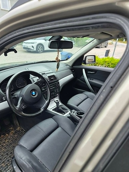 BMW X3 6 of 6