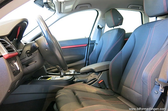 BMW 320 8 of 15