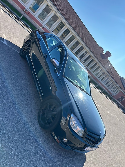 Mercedes-Benz C200 2 of 8