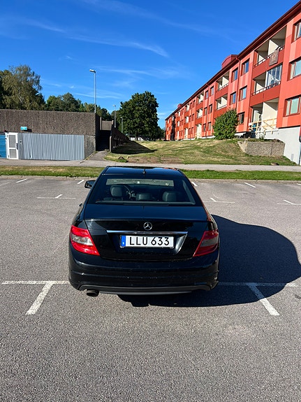 Mercedes-Benz C200 8 of 8