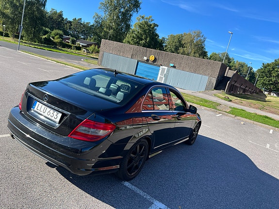 Mercedes-Benz C200 6 of 8