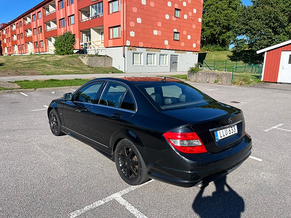 Mercedes-Benz C200 7 of 8