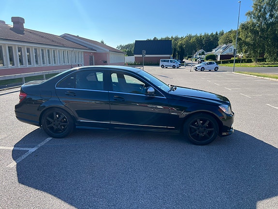 Mercedes-Benz C200 5 of 8