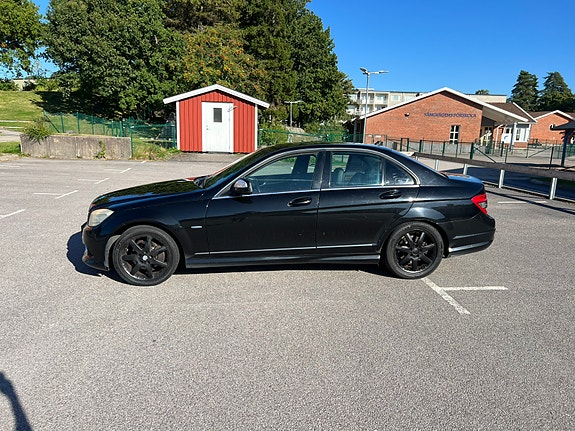 Mercedes-Benz C200 4 of 8