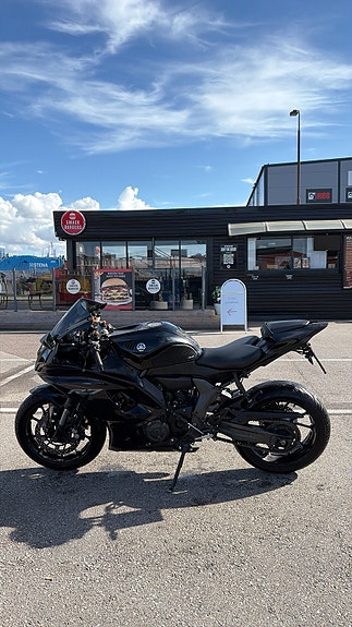 Yamaha YZF-R7 4 of 6