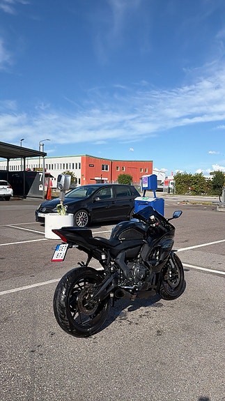 Yamaha YZF-R7 2 of 6