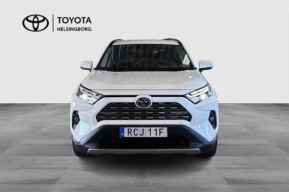 Toyota RAV4 2 of 16
