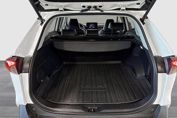 Toyota RAV4 9 of 16
