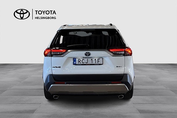 Toyota RAV4 5 of 16