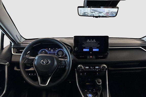Toyota RAV4 10 of 16