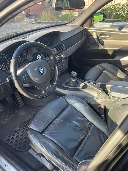 BMW 330xd 3 of 6