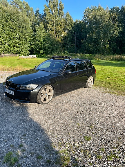 BMW 330xd 2 of 6