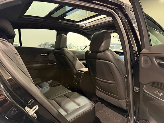 Cadillac XT4 12 of 26