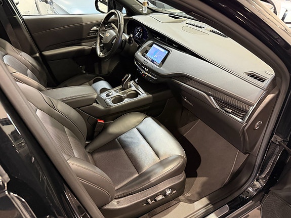 Cadillac XT4 15 of 26