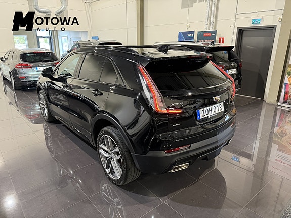 Cadillac XT4 3 of 26