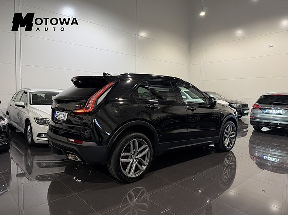 Cadillac XT4 2 of 26