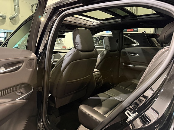 Cadillac XT4 14 of 26
