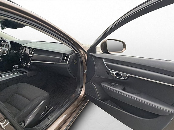 Volvo V90 26 of 30
