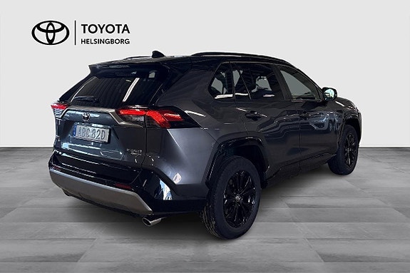 Toyota RAV4 4 of 13