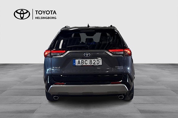 Toyota RAV4 5 of 13