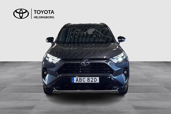 Toyota RAV4 2 of 13