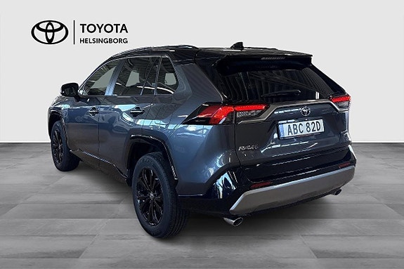 Toyota RAV4 6 of 13