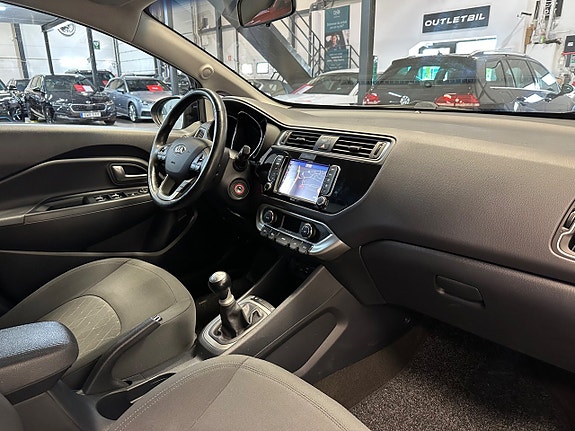 Kia Rio 12 of 28