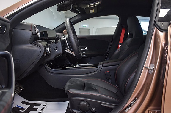 Mercedes-Benz CLA35 7 of 30
