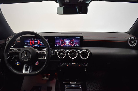 Mercedes-Benz CLA35 9 of 30