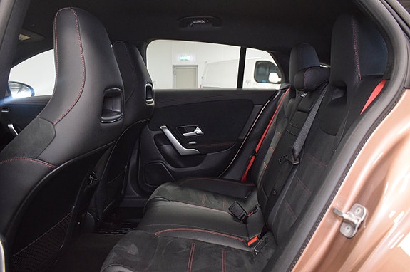 Mercedes-Benz CLA35 25 of 30