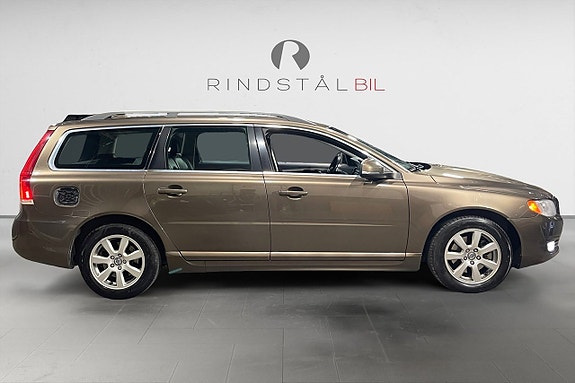 Volvo V70 8 of 17