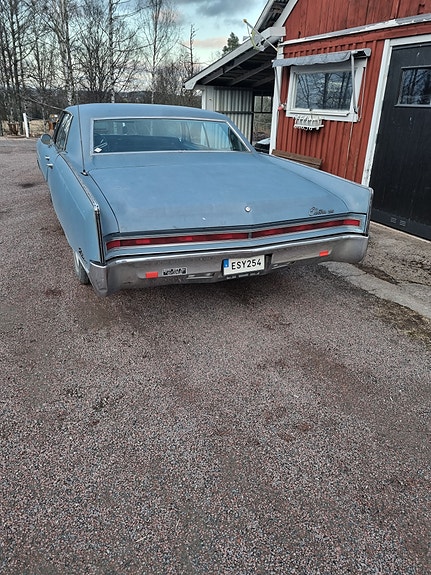 Buick Electra 225 2 of 4