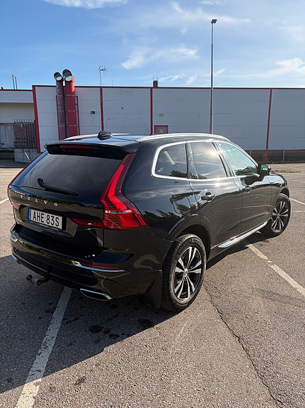 Volvo XC60 2 of 8