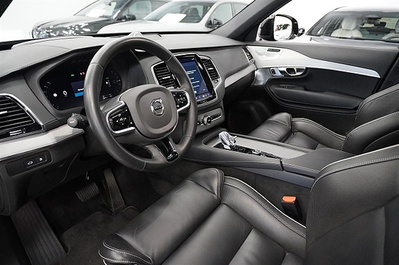 Volvo XC90 3 of 20