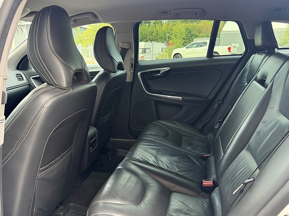 Volvo V60 11 of 16