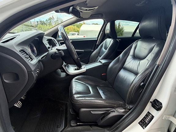 Volvo V60 8 of 16