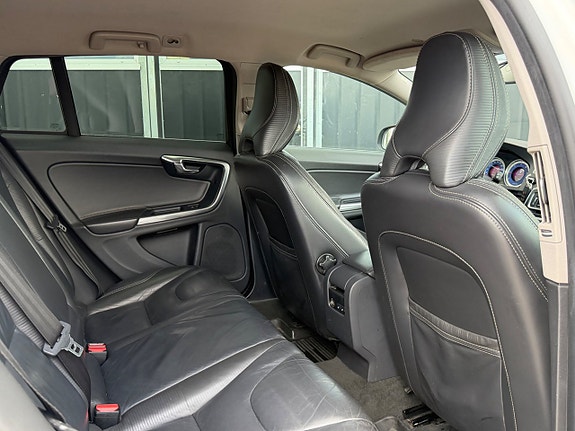 Volvo V60 12 of 16