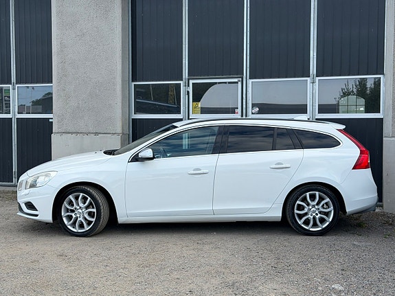 Volvo V60 2 of 16