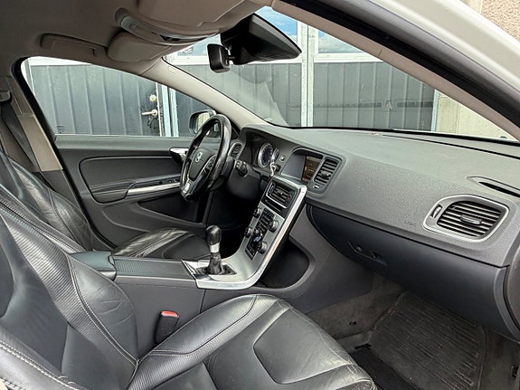 Volvo V60 13 of 16